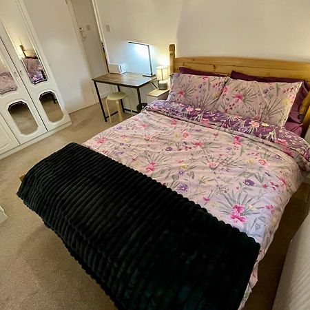 Vernon Place Town Centre, Vernon Cottage 3-Bed With Parking, 1A Vernon Court 2-Bed With Parking, 1B Studio No Parking, Off The High Street Next To Sandford Park Cheltenham Exterior foto