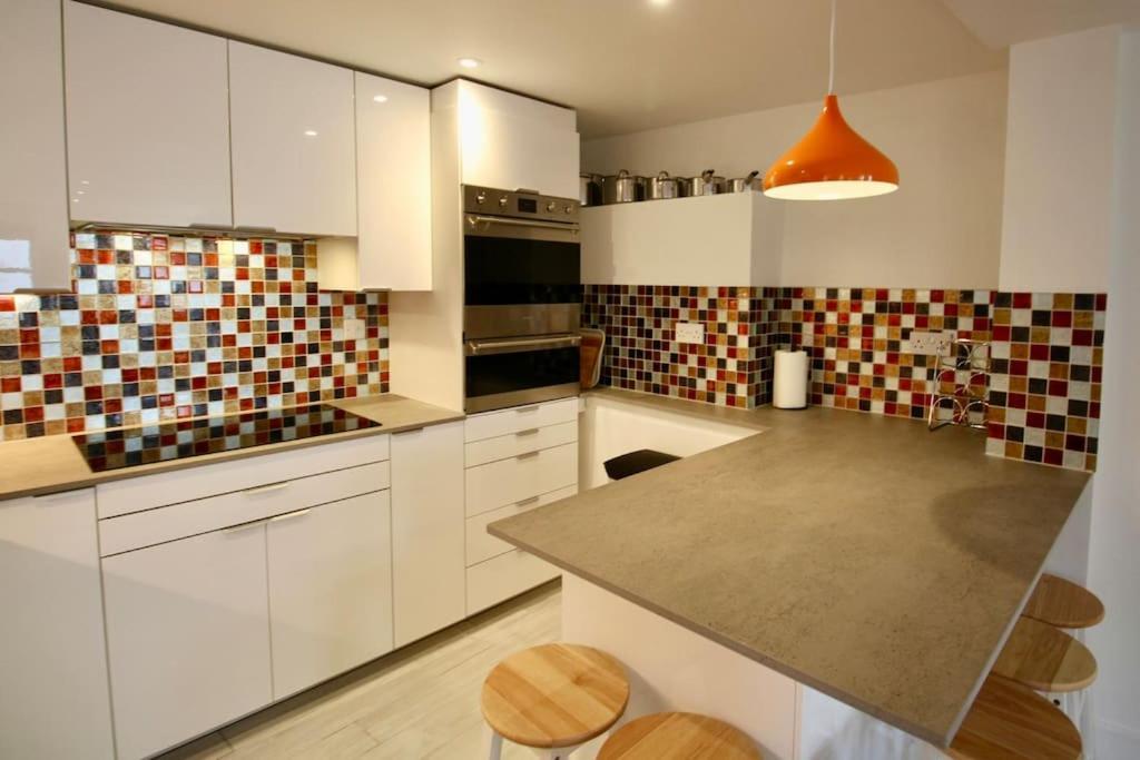 Vernon Place Town Centre, Vernon Cottage 3-Bed With Parking, 1A Vernon Court 2-Bed With Parking, 1B Studio No Parking, Off The High Street Next To Sandford Park Cheltenham Exterior foto