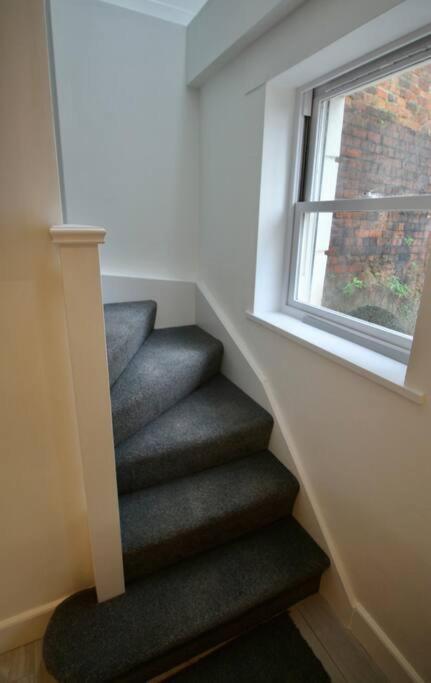 Vernon Place Town Centre, Vernon Cottage 3-Bed With Parking, 1A Vernon Court 2-Bed With Parking, 1B Studio No Parking, Off The High Street Next To Sandford Park Cheltenham Exterior foto
