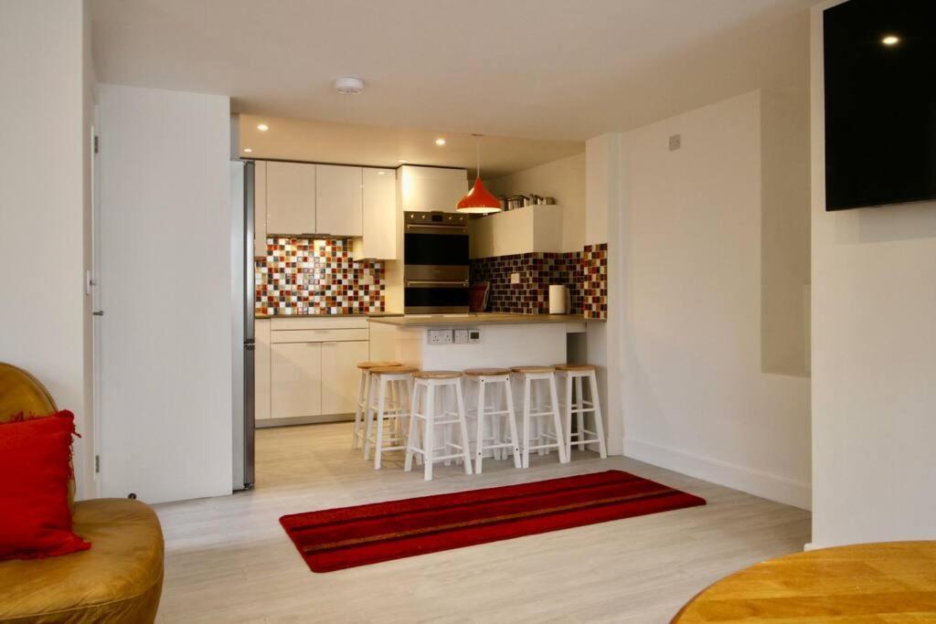 Vernon Place Town Centre, Vernon Cottage 3-Bed With Parking, 1A Vernon Court 2-Bed With Parking, 1B Studio No Parking, Off The High Street Next To Sandford Park Cheltenham Exterior foto