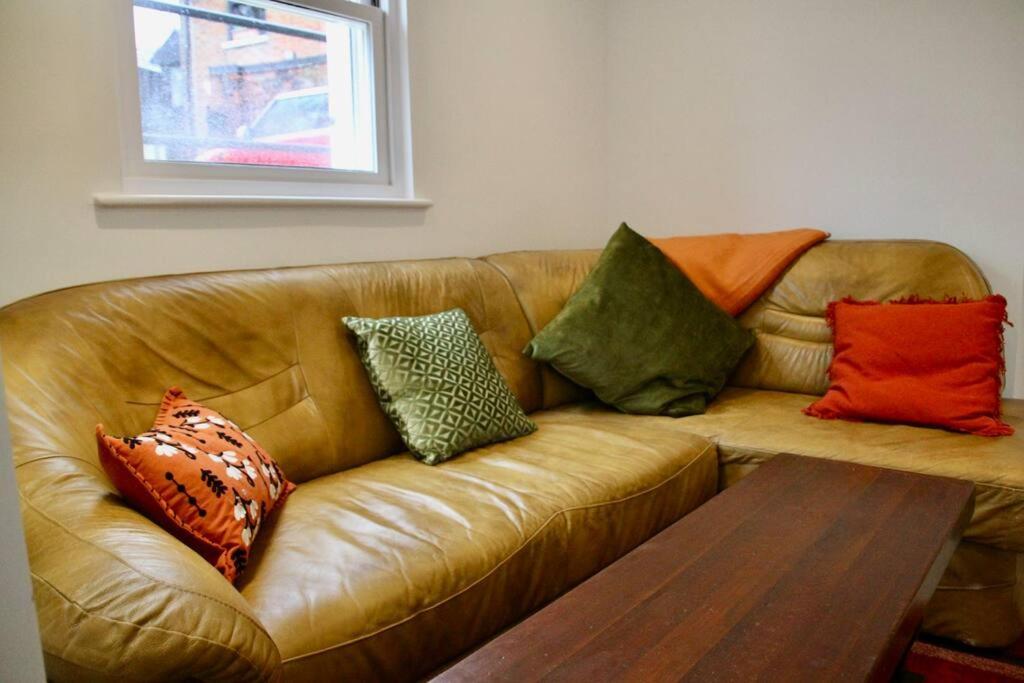Vernon Place Town Centre, Vernon Cottage 3-Bed With Parking, 1A Vernon Court 2-Bed With Parking, 1B Studio No Parking, Off The High Street Next To Sandford Park Cheltenham Exterior foto