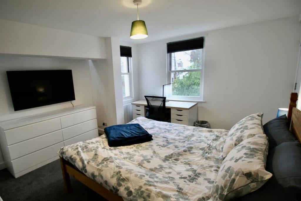 Vernon Place Town Centre, Vernon Cottage 3-Bed With Parking, 1A Vernon Court 2-Bed With Parking, 1B Studio No Parking, Off The High Street Next To Sandford Park Cheltenham Exterior foto