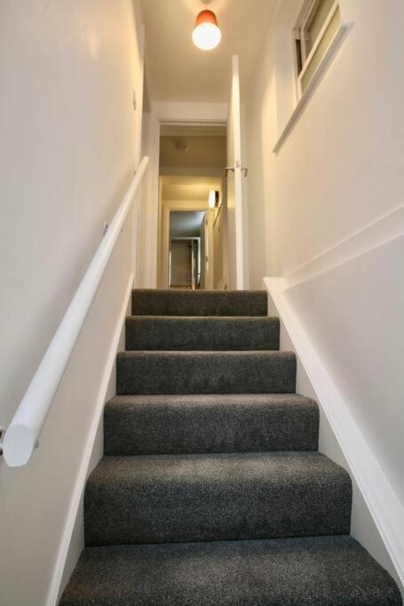 Vernon Place Town Centre, Vernon Cottage 3-Bed With Parking, 1A Vernon Court 2-Bed With Parking, 1B Studio No Parking, Off The High Street Next To Sandford Park Cheltenham Exterior foto