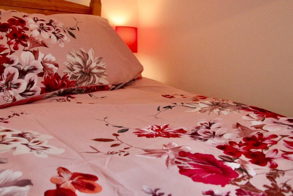 Vernon Place Town Centre, Vernon Cottage 3-Bed With Parking, 1A Vernon Court 2-Bed With Parking, 1B Studio No Parking, Off The High Street Next To Sandford Park Cheltenham Exterior foto