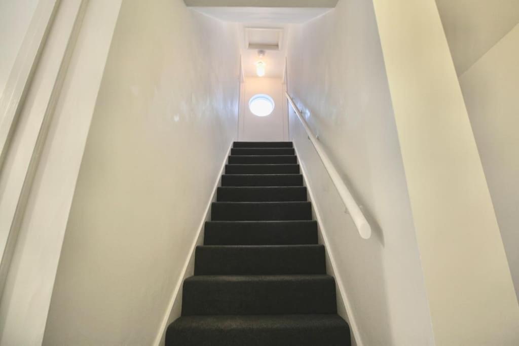Vernon Place Town Centre, Vernon Cottage 3-Bed With Parking, 1A Vernon Court 2-Bed With Parking, 1B Studio No Parking, Off The High Street Next To Sandford Park Cheltenham Exterior foto