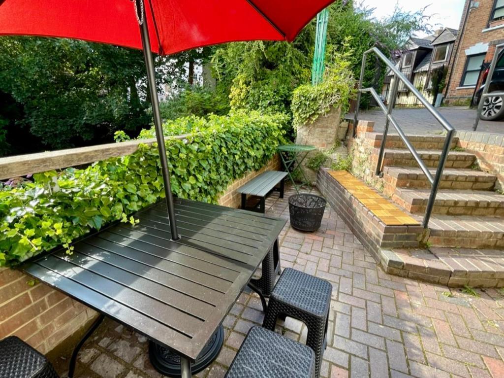 Vernon Place Town Centre, Vernon Cottage 3-Bed With Parking, 1A Vernon Court 2-Bed With Parking, 1B Studio No Parking, Off The High Street Next To Sandford Park Cheltenham Exterior foto