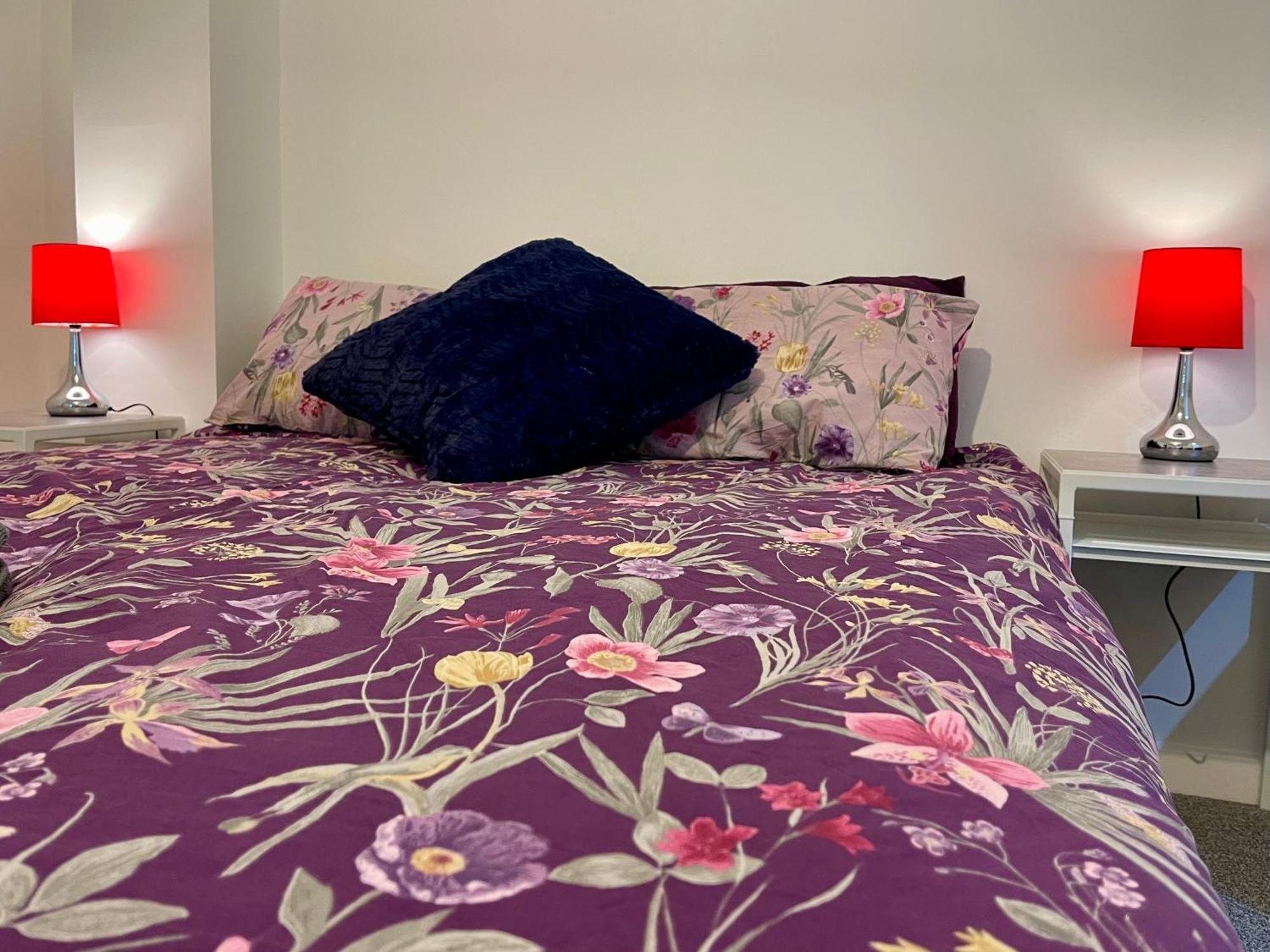 Vernon Place Town Centre, Vernon Cottage 3-Bed With Parking, 1A Vernon Court 2-Bed With Parking, 1B Studio No Parking, Off The High Street Next To Sandford Park Cheltenham Exterior foto