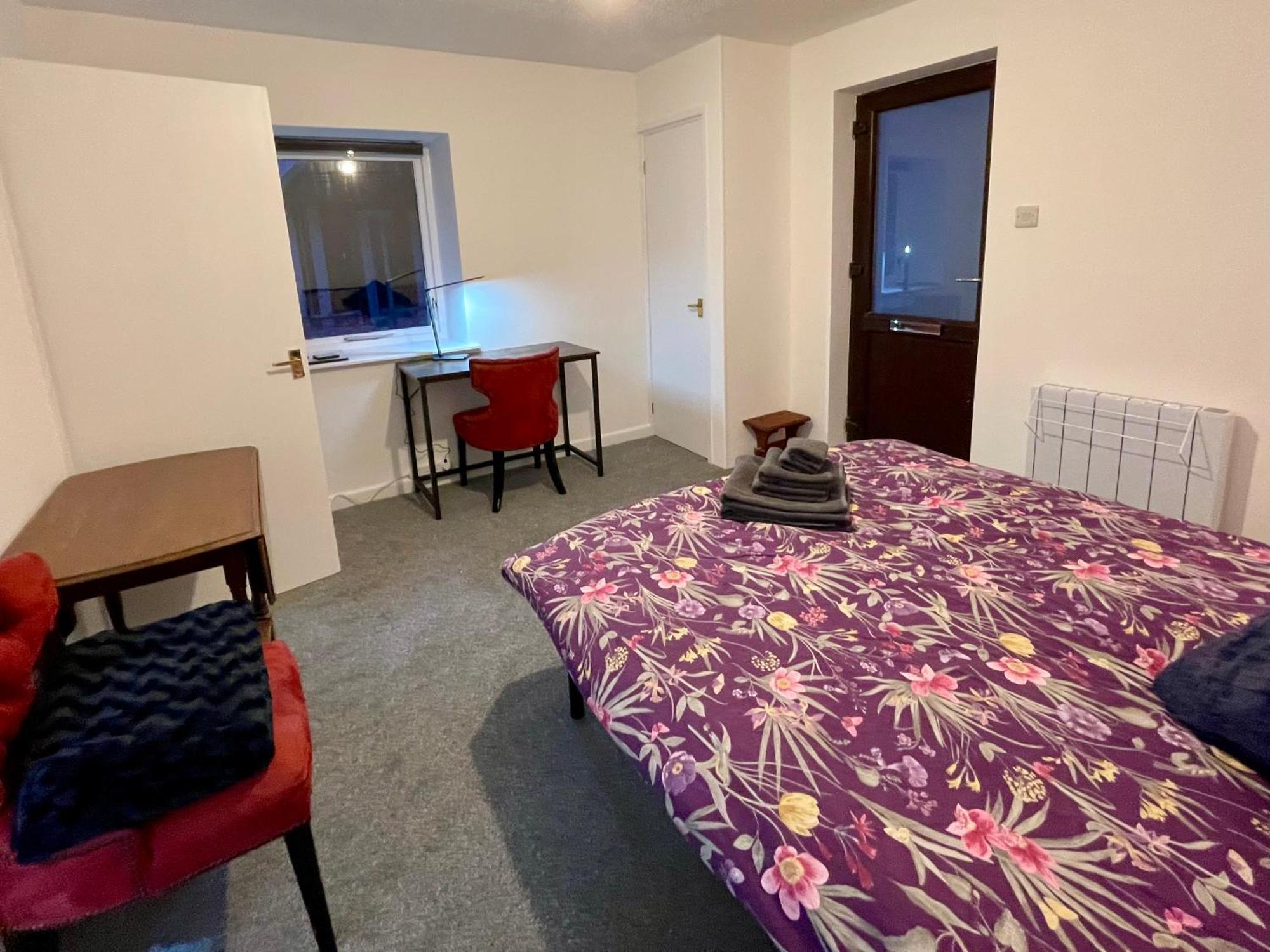 Vernon Place Town Centre, Vernon Cottage 3-Bed With Parking, 1A Vernon Court 2-Bed With Parking, 1B Studio No Parking, Off The High Street Next To Sandford Park Cheltenham Exterior foto