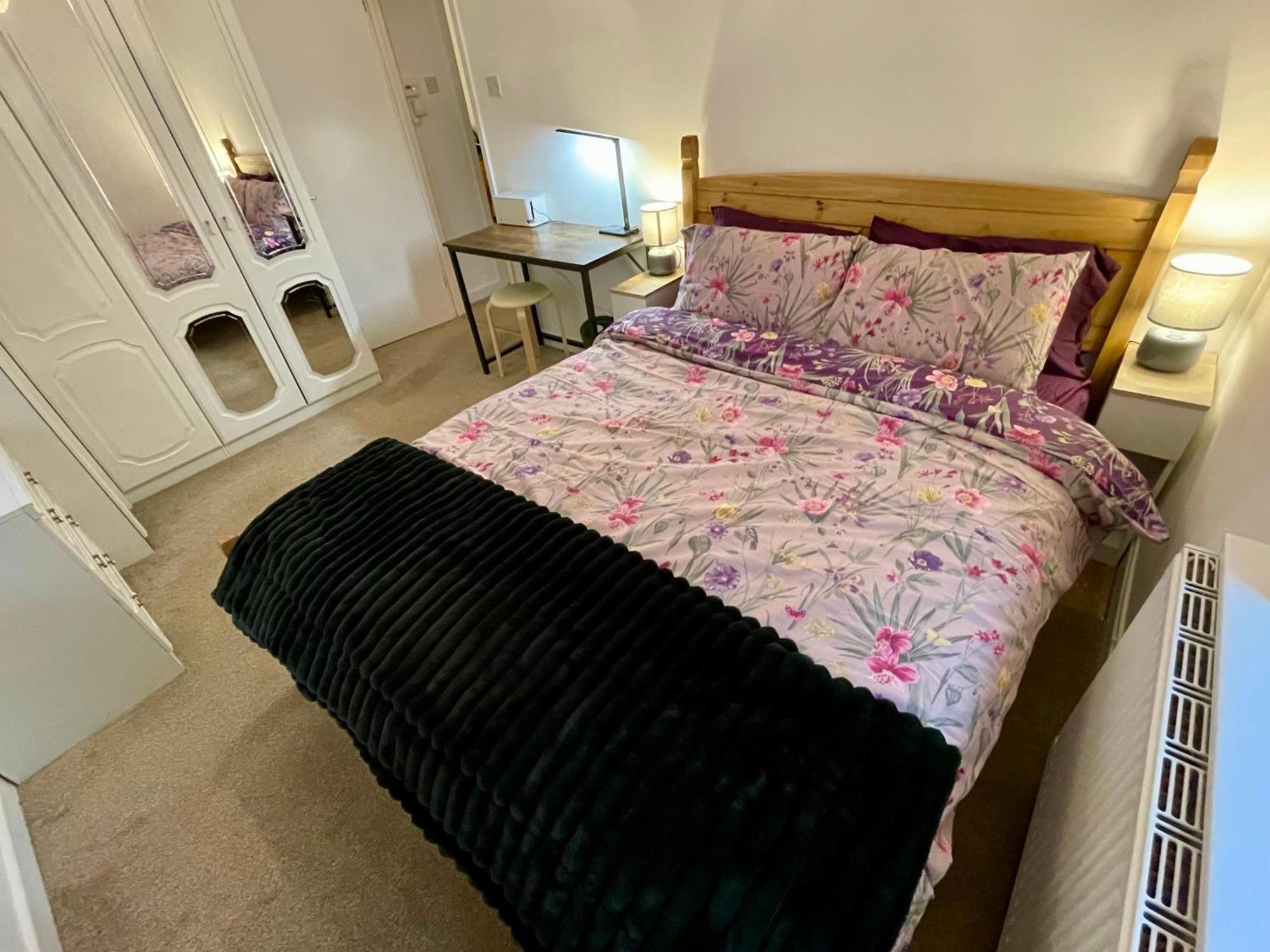 Vernon Place Town Centre, Vernon Cottage 3-Bed With Parking, 1A Vernon Court 2-Bed With Parking, 1B Studio No Parking, Off The High Street Next To Sandford Park Cheltenham Exterior foto