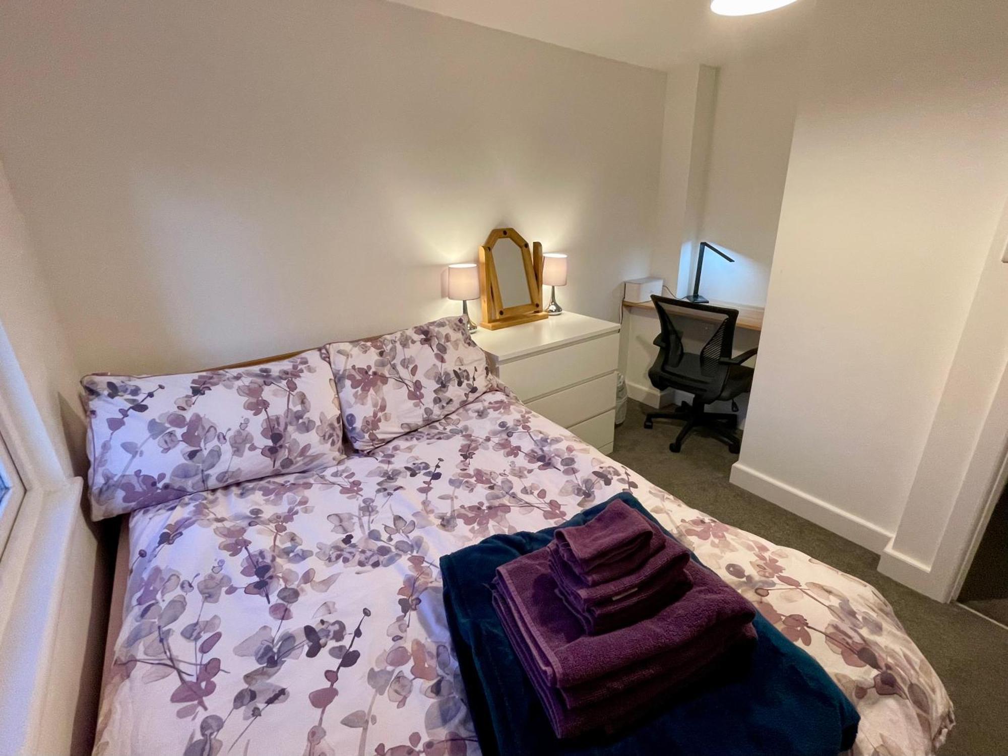 Vernon Place Town Centre, Vernon Cottage 3-Bed With Parking, 1A Vernon Court 2-Bed With Parking, 1B Studio No Parking, Off The High Street Next To Sandford Park Cheltenham Exterior foto