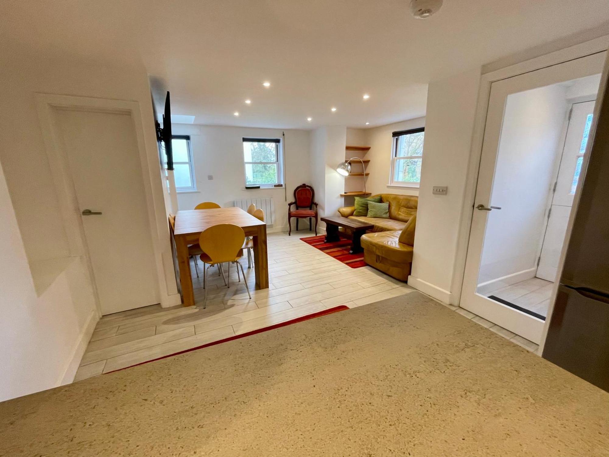 Vernon Place Town Centre, Vernon Cottage 3-Bed With Parking, 1A Vernon Court 2-Bed With Parking, 1B Studio No Parking, Off The High Street Next To Sandford Park Cheltenham Exterior foto