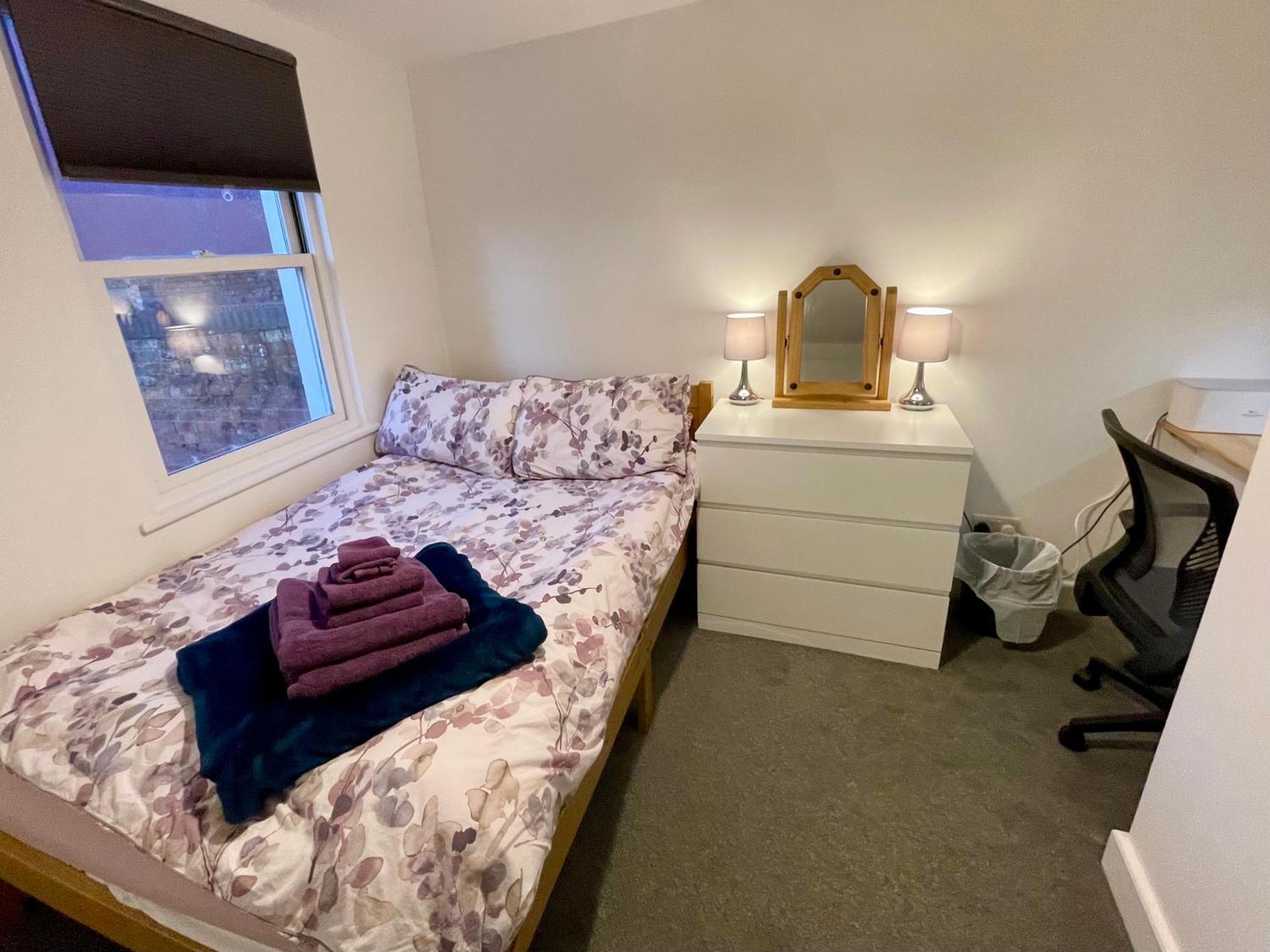 Vernon Place Town Centre, Vernon Cottage 3-Bed With Parking, 1A Vernon Court 2-Bed With Parking, 1B Studio No Parking, Off The High Street Next To Sandford Park Cheltenham Exterior foto