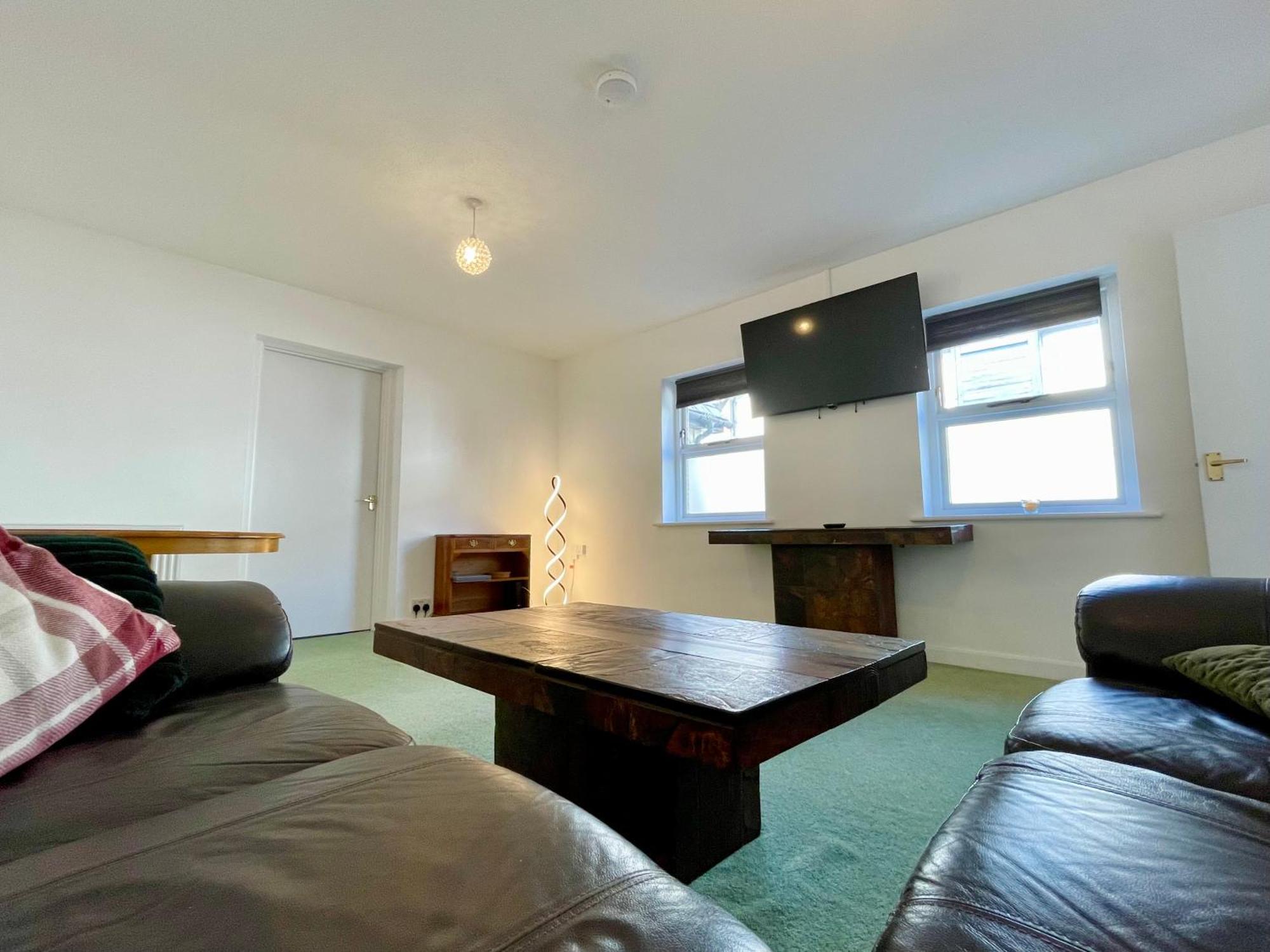 Vernon Place Town Centre, Vernon Cottage 3-Bed With Parking, 1A Vernon Court 2-Bed With Parking, 1B Studio No Parking, Off The High Street Next To Sandford Park Cheltenham Exterior foto